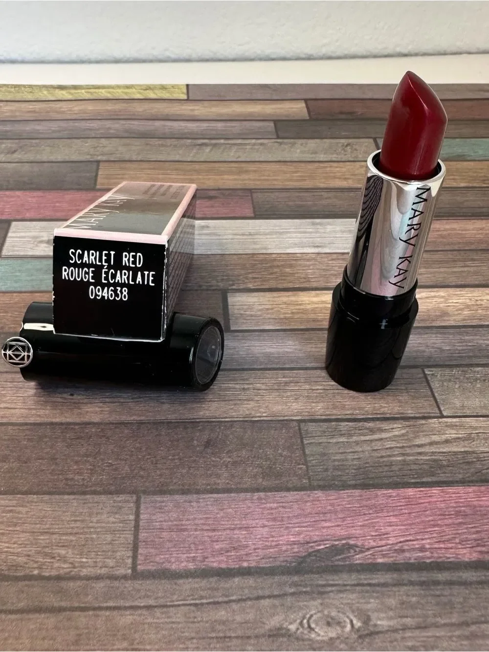 Mary Kay Gel Semi Shine Lipstick Scarlet Red NIB
